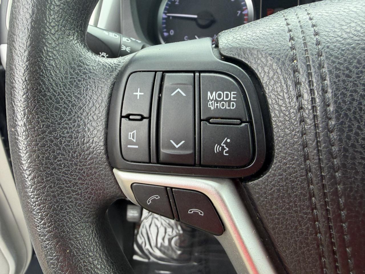 Toyota Highlander LE V6 AWD (Natl) 2017