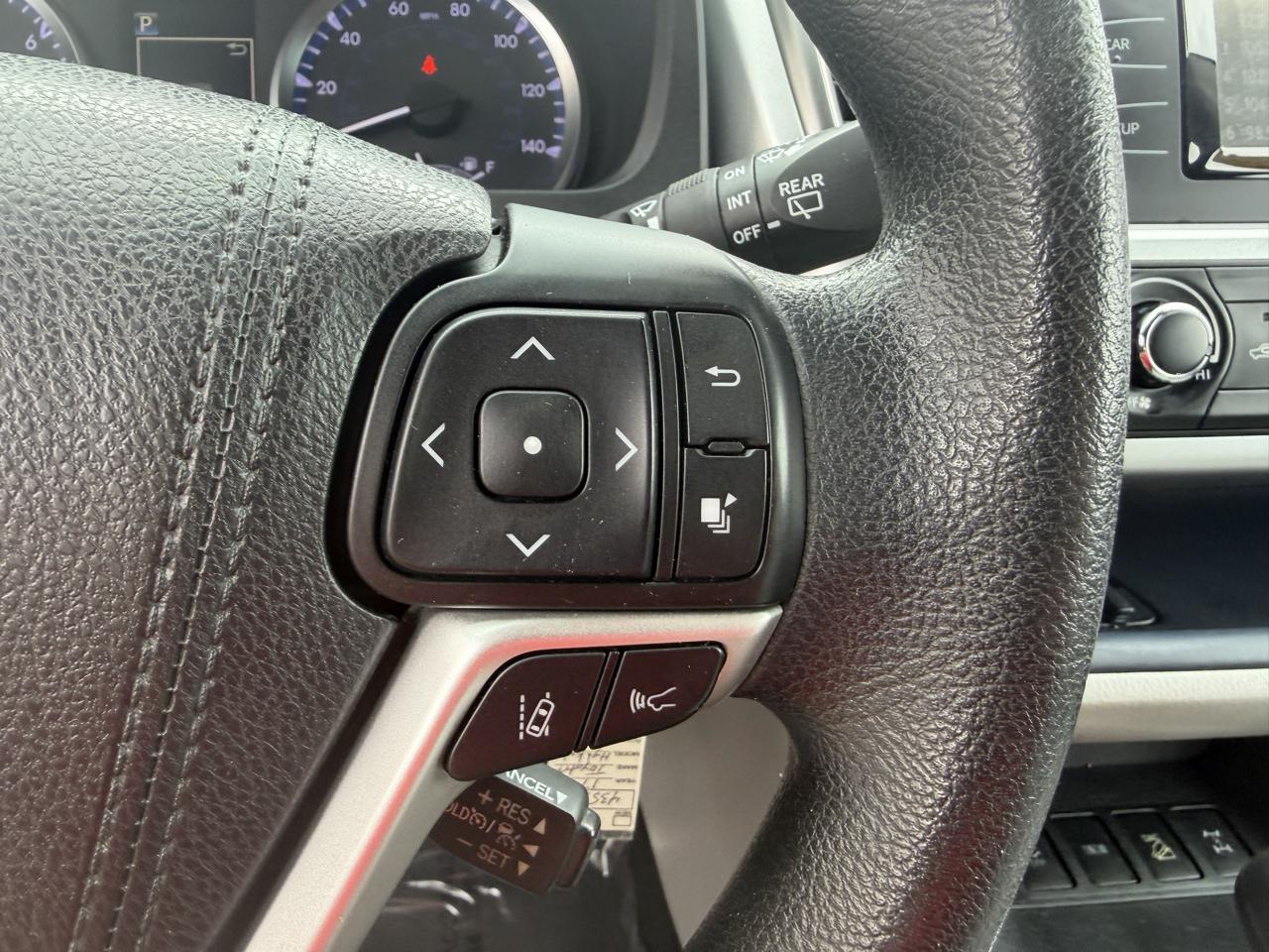 Toyota Highlander LE V6 AWD (Natl) 2017