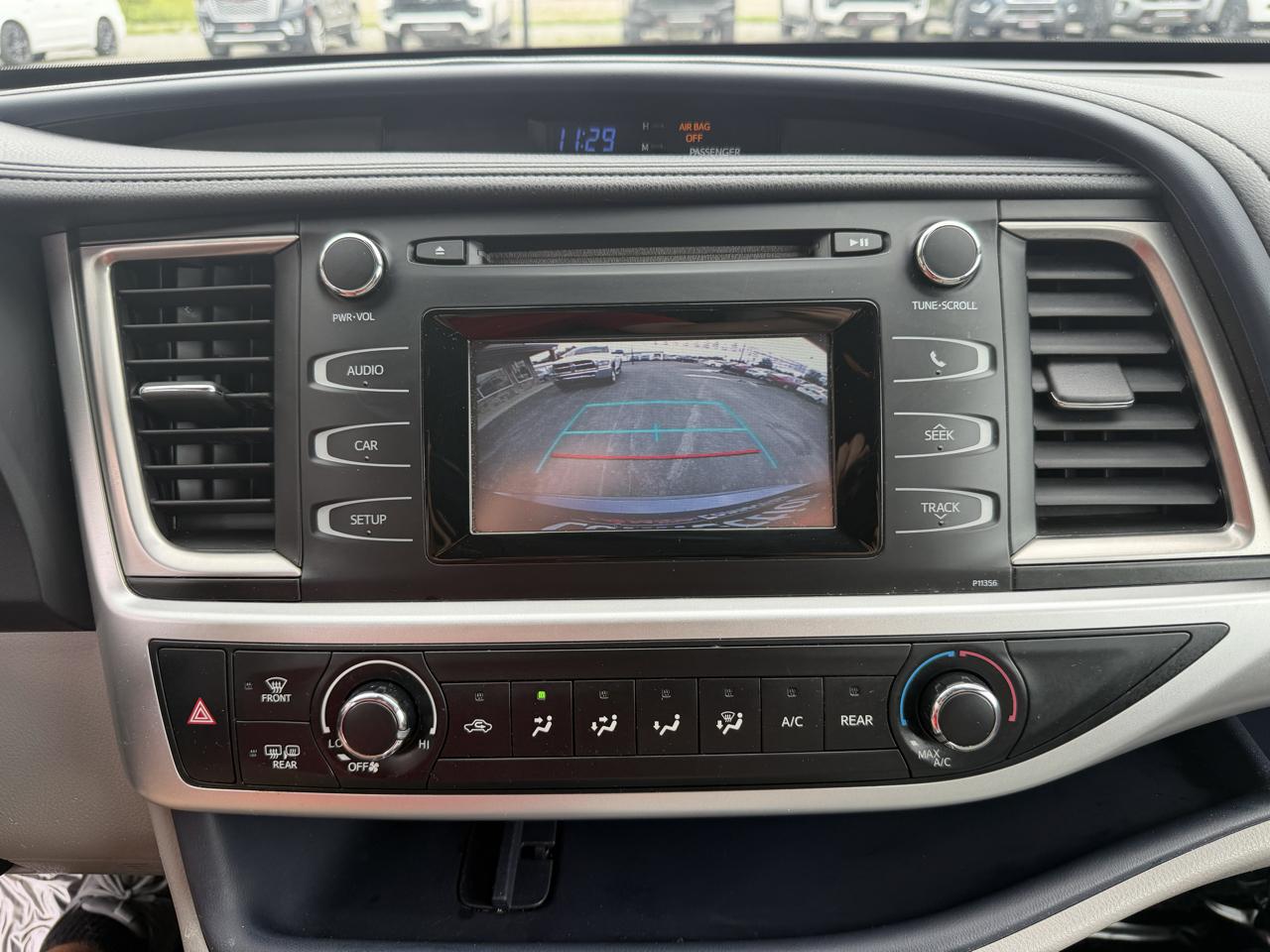 Toyota Highlander LE V6 AWD (Natl) 2017