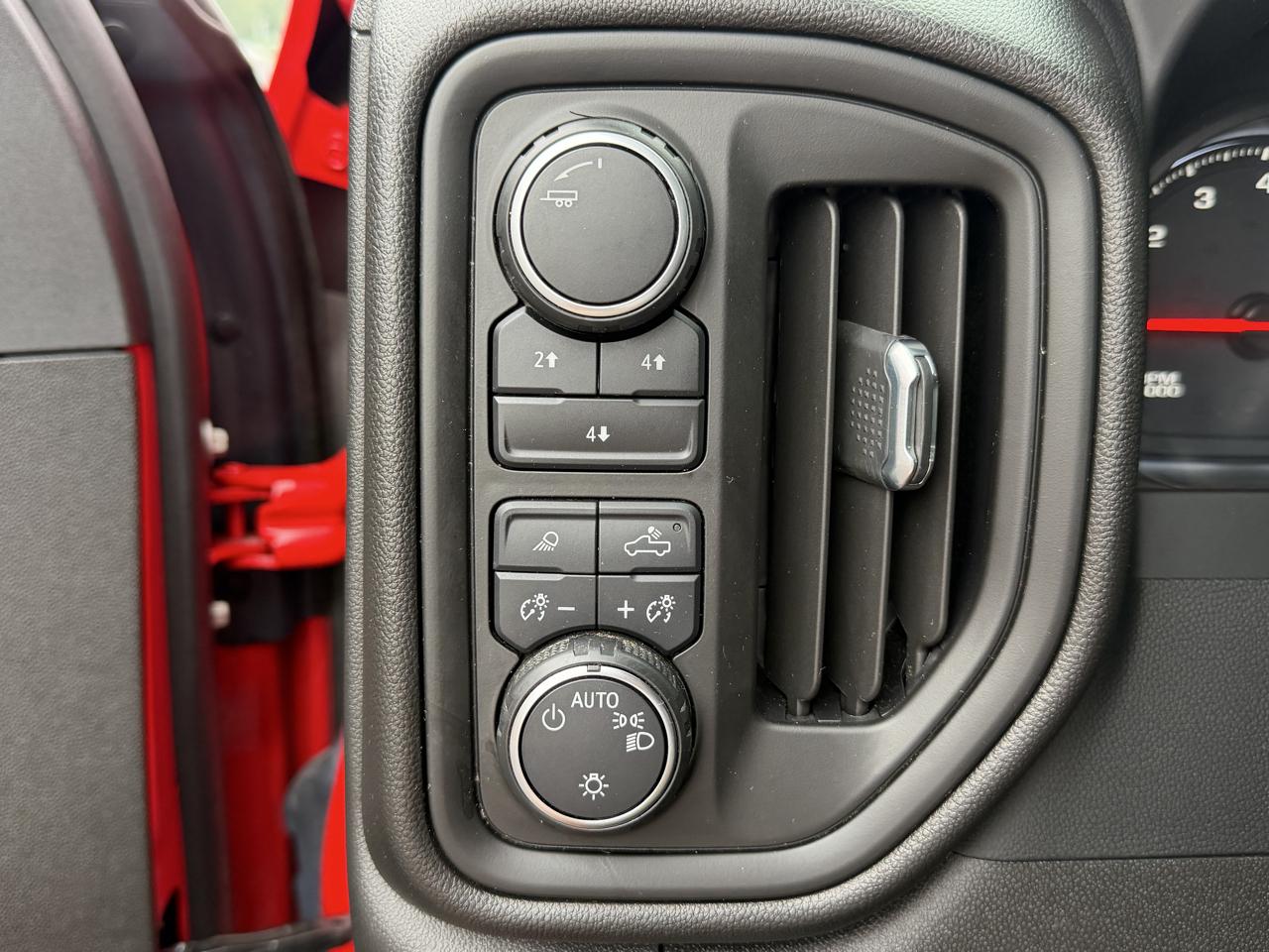 Chevrolet Silverado 2500HD 4WD Crew Cab 159" Custom 2024