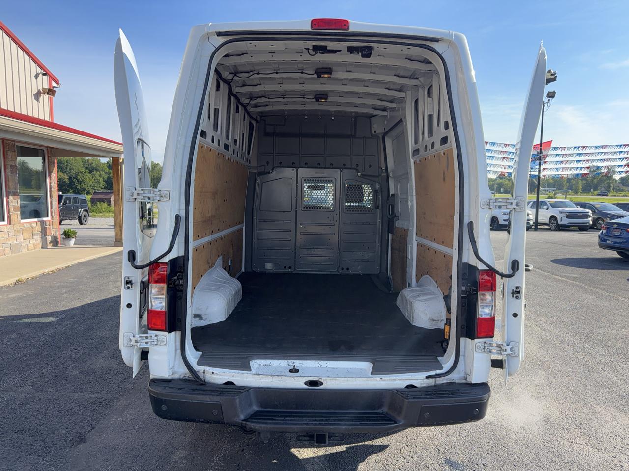 Nissan NV Cargo NV2500 HD High Roof V8 SV 2021