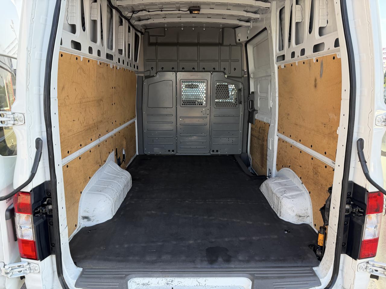 Nissan NV Cargo NV2500 HD High Roof V8 SV 2021