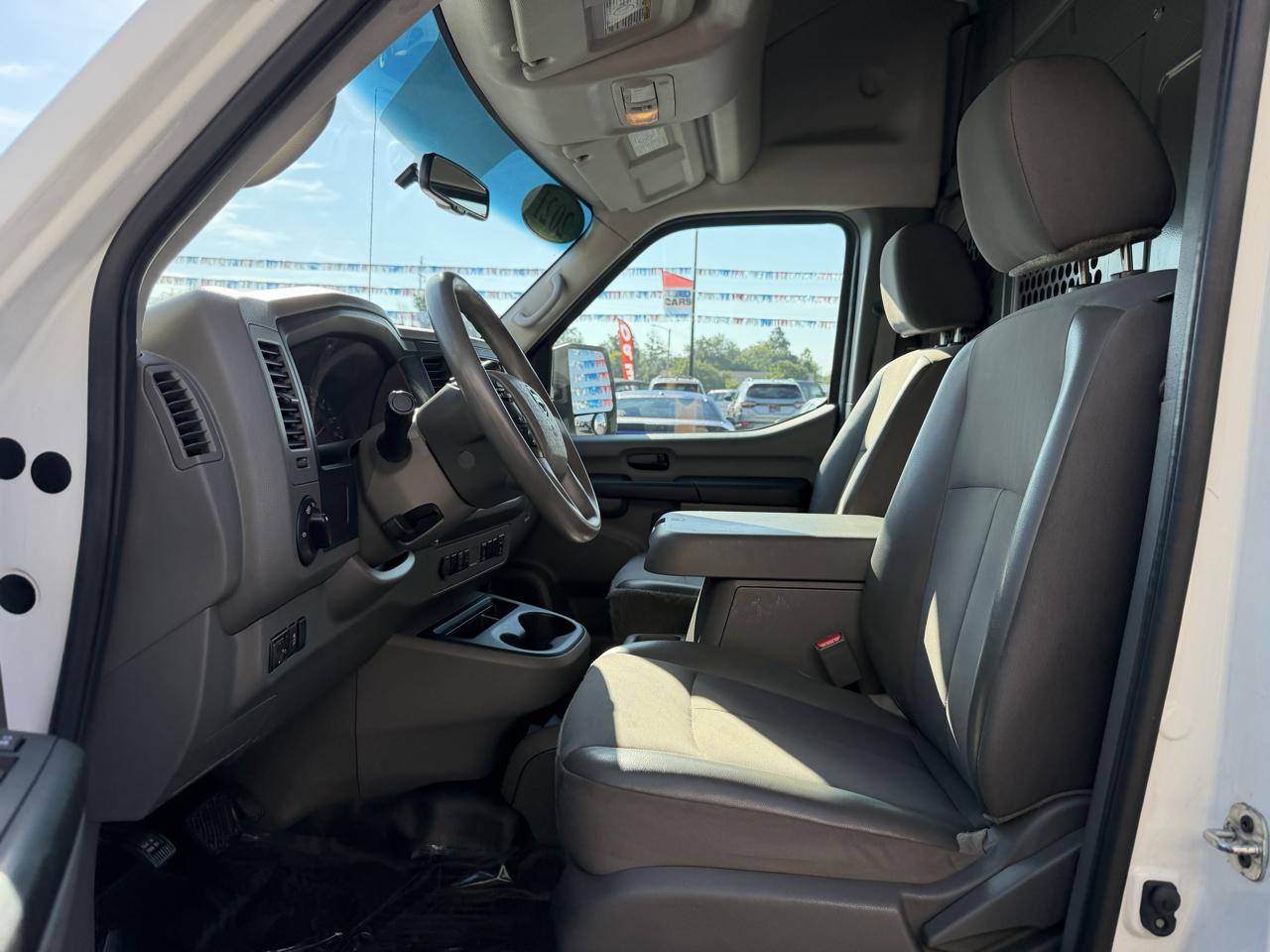 Nissan NV Cargo NV2500 HD High Roof V8 SV 2021