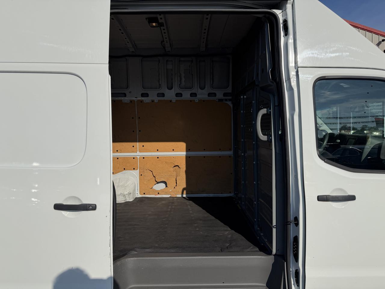 Nissan NV Cargo NV2500 HD High Roof V8 SV 2021