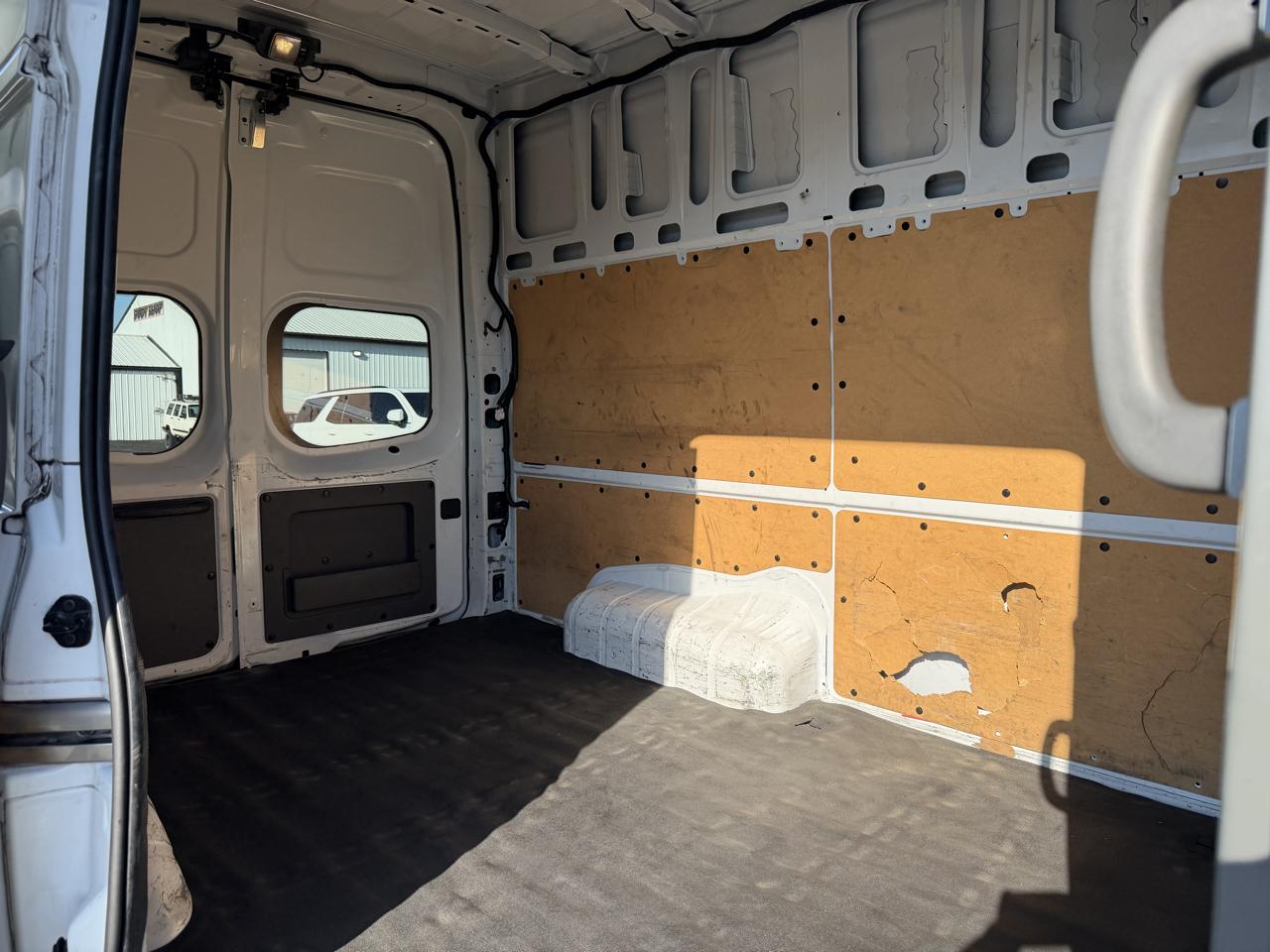 Nissan NV Cargo NV2500 HD High Roof V8 SV 2021