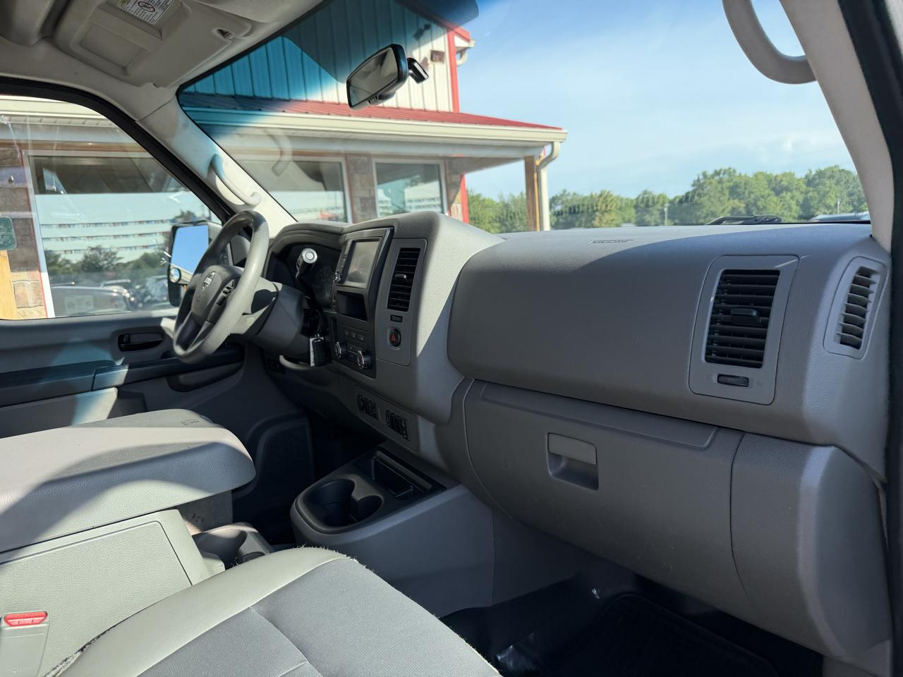 Nissan NV Cargo NV2500 HD High Roof V8 SV 2021
