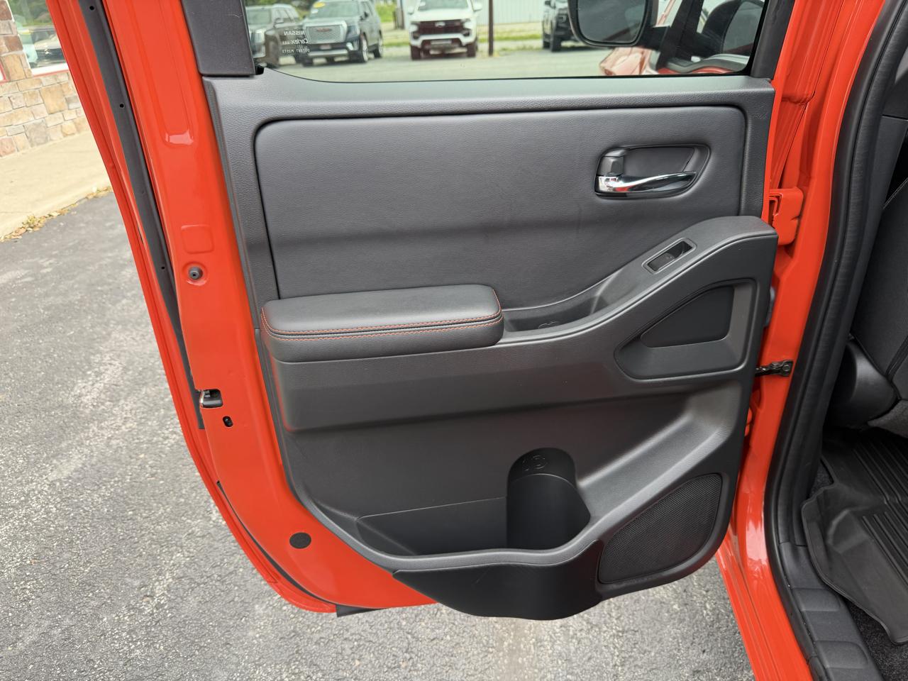 Nissan Frontier Crew Cab 4x4 PRO-4X 2025