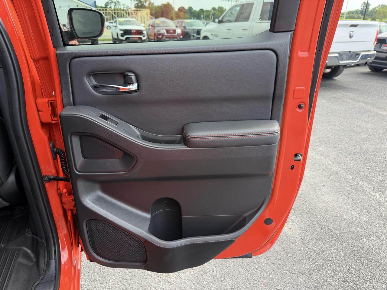 Nissan Frontier Crew Cab 4x4 PRO-4X 2025