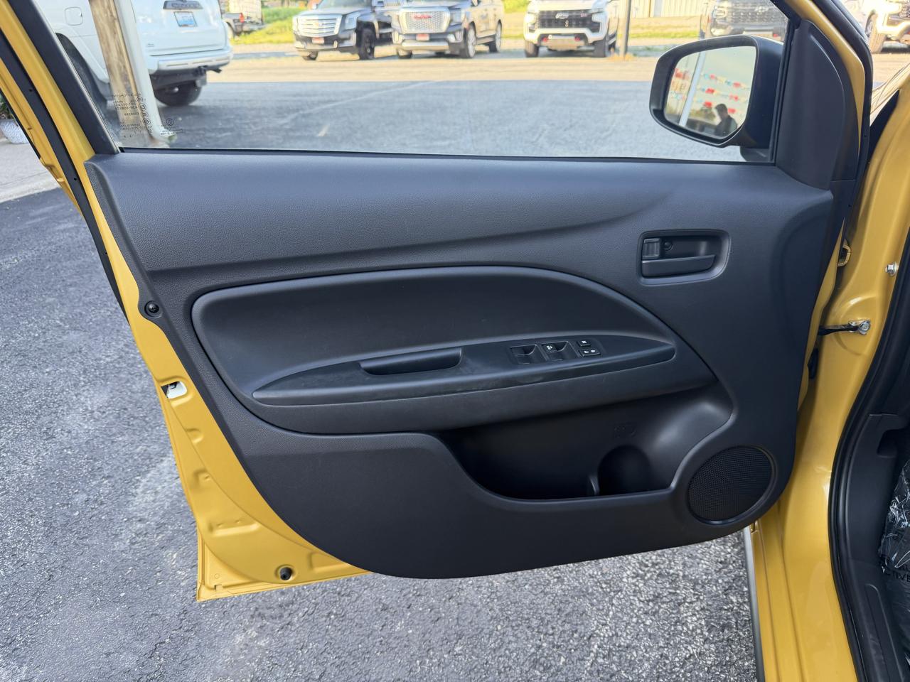 Mitsubishi Mirage ES CVT 2024