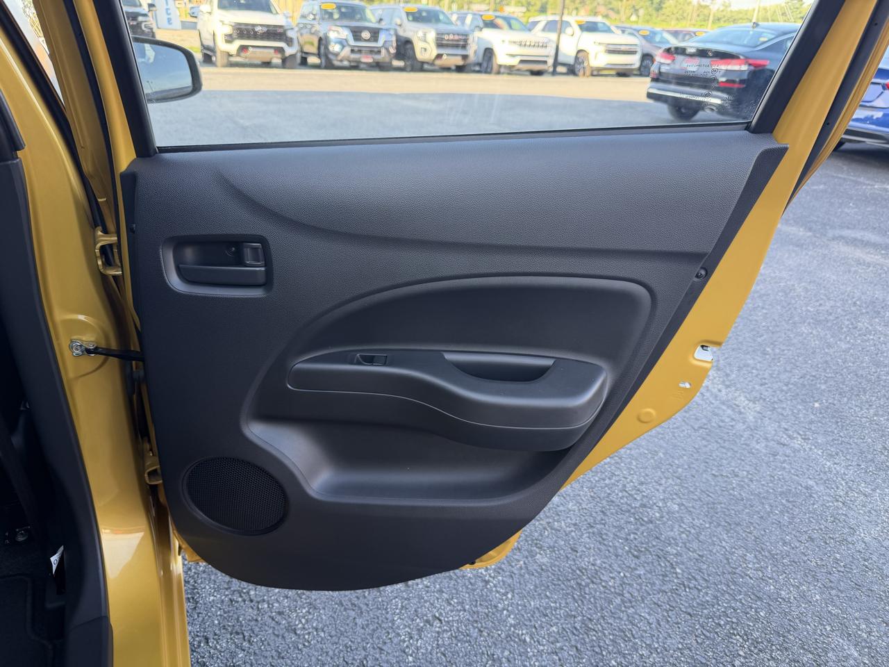 Mitsubishi Mirage ES CVT 2024