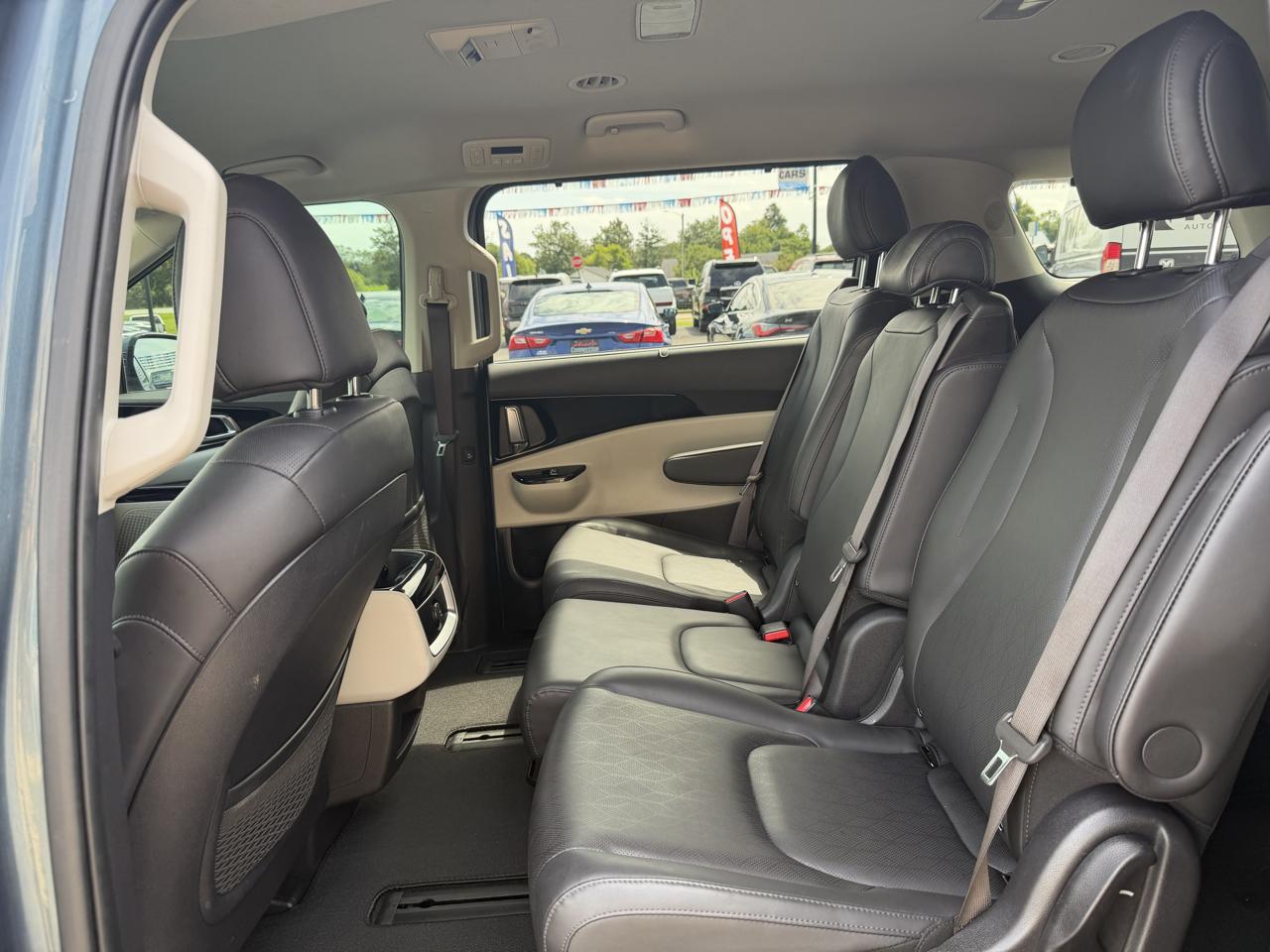 Kia Carnival EX FWD 2024