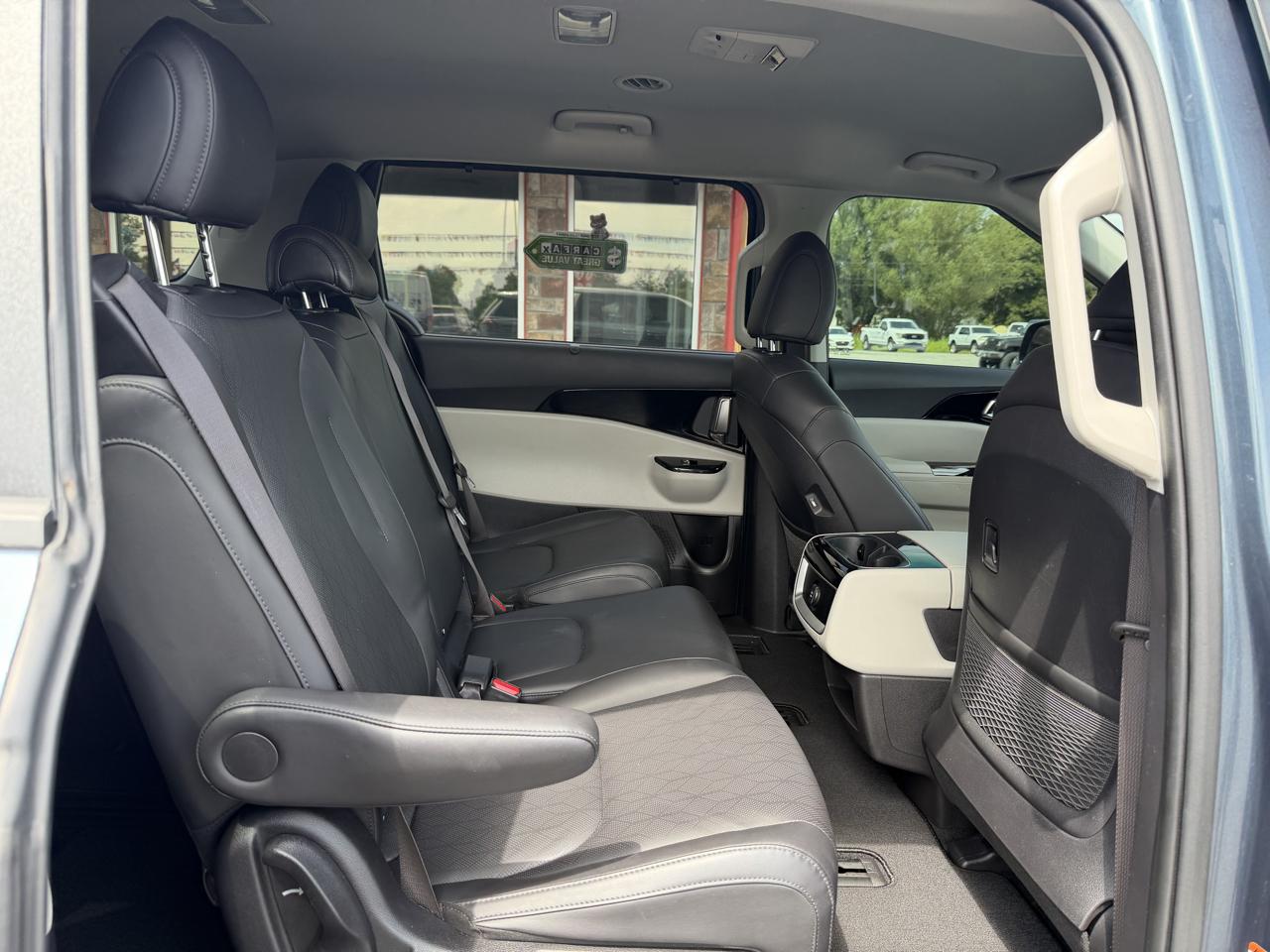 Kia Carnival EX FWD 2024