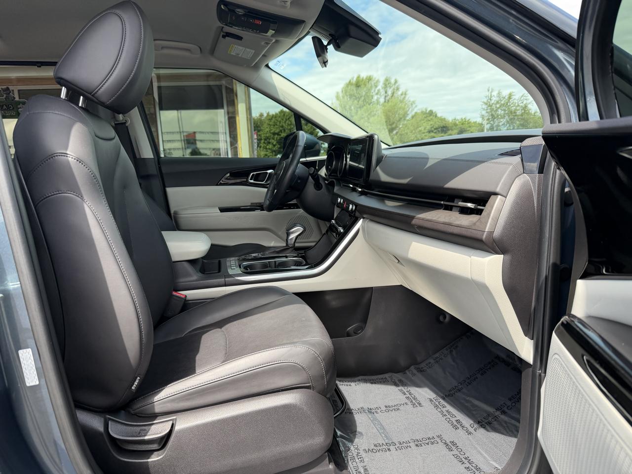 Kia Carnival EX FWD 2024