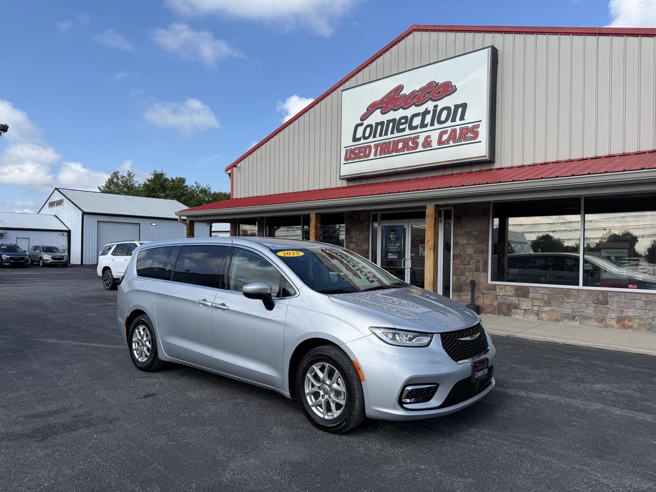 Chrysler Pacifica Touring L FWD 2023