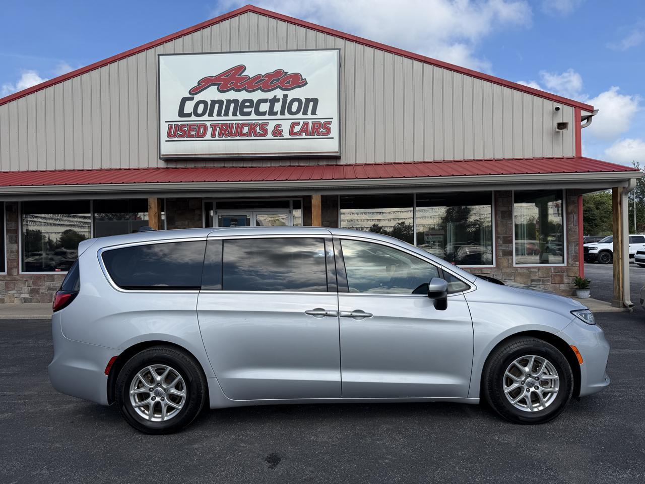 Chrysler Pacifica Touring L FWD 2023
