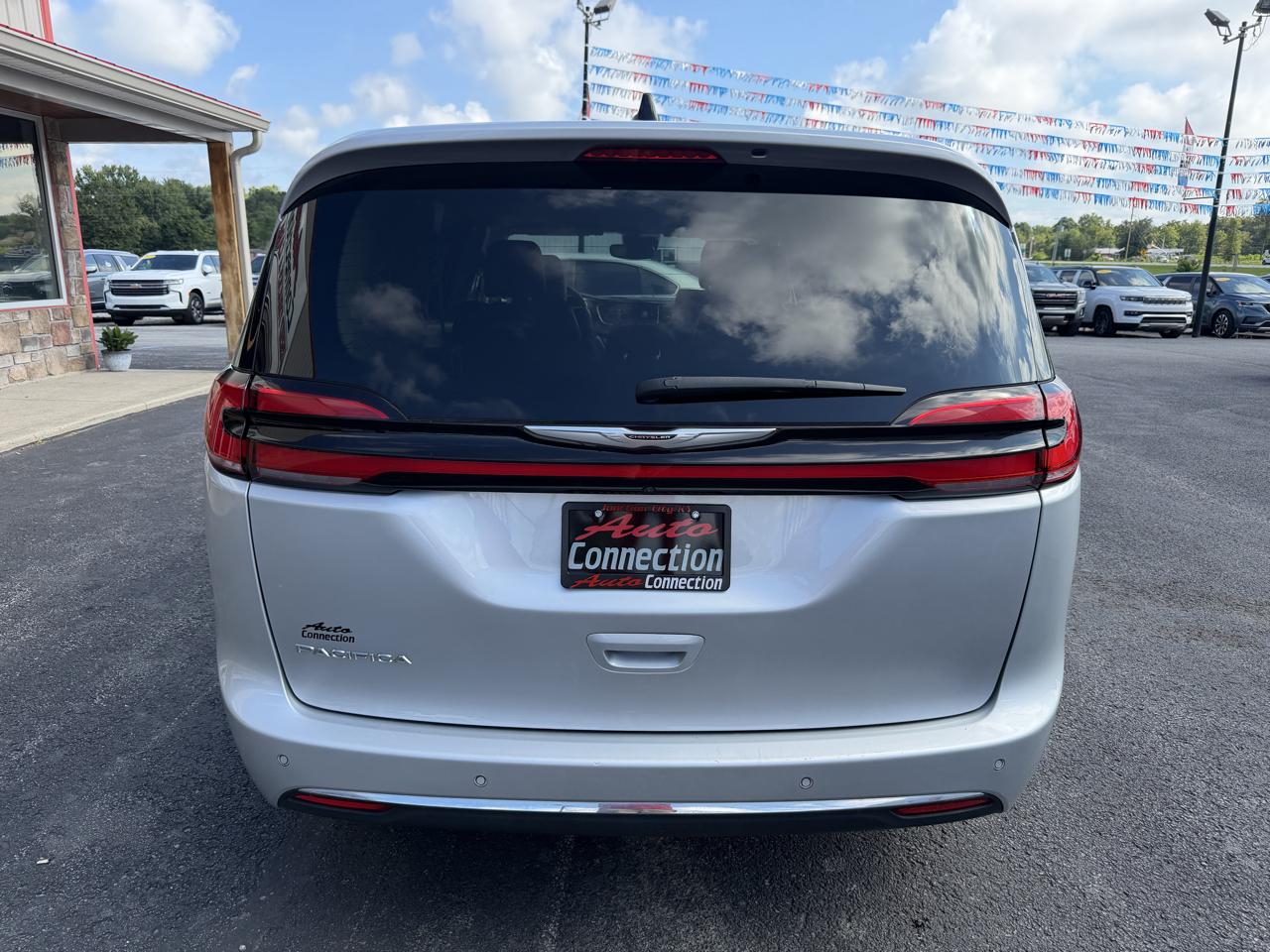 Chrysler Pacifica Touring L FWD 2023