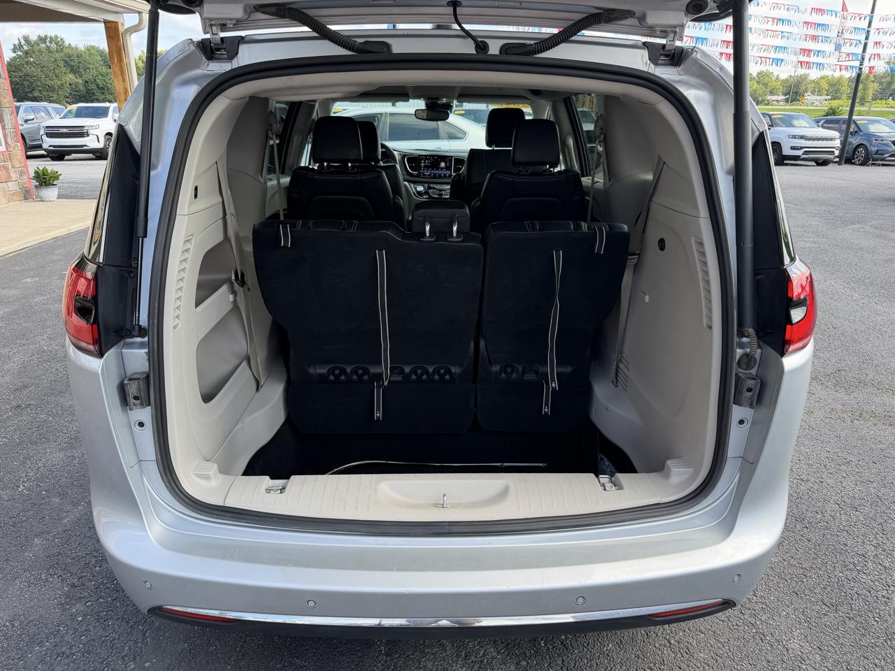 Chrysler Pacifica Touring L FWD 2023