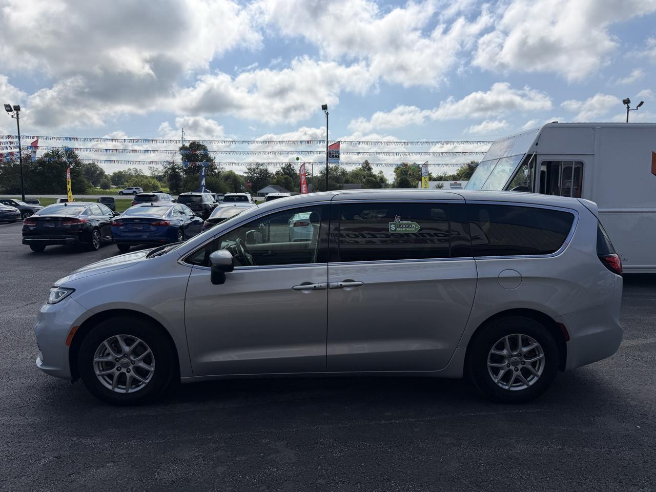 Chrysler Pacifica Touring L FWD 2023