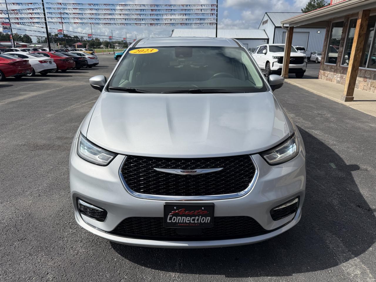 Chrysler Pacifica Touring L FWD 2023
