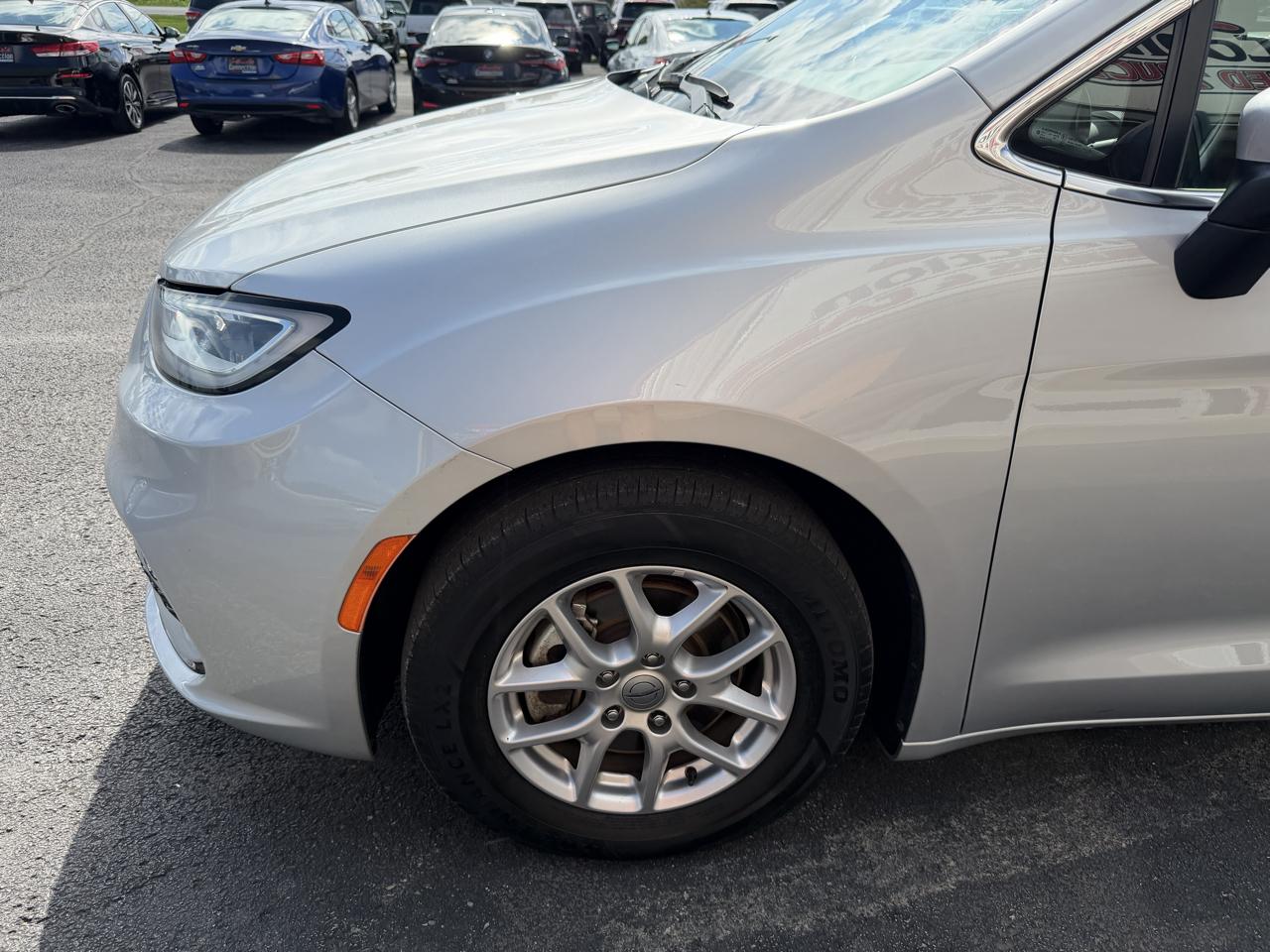 Chrysler Pacifica Touring L FWD 2023