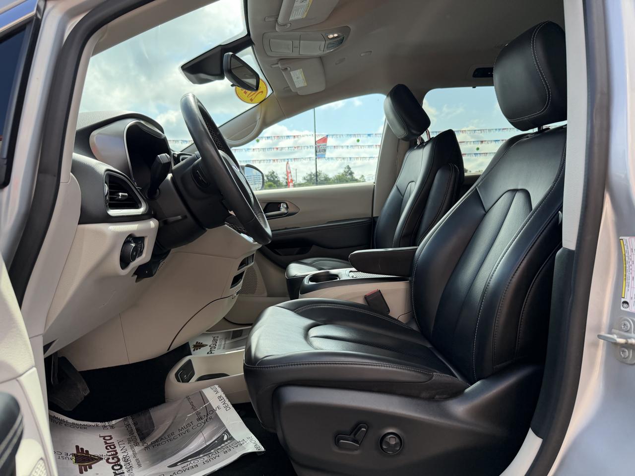 Chrysler Pacifica Touring L FWD 2023