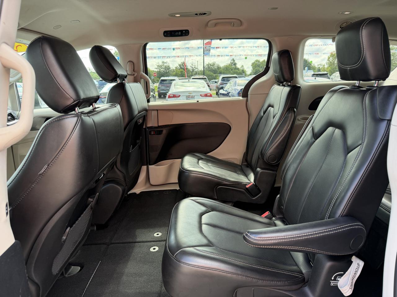 Chrysler Pacifica Touring L FWD 2023