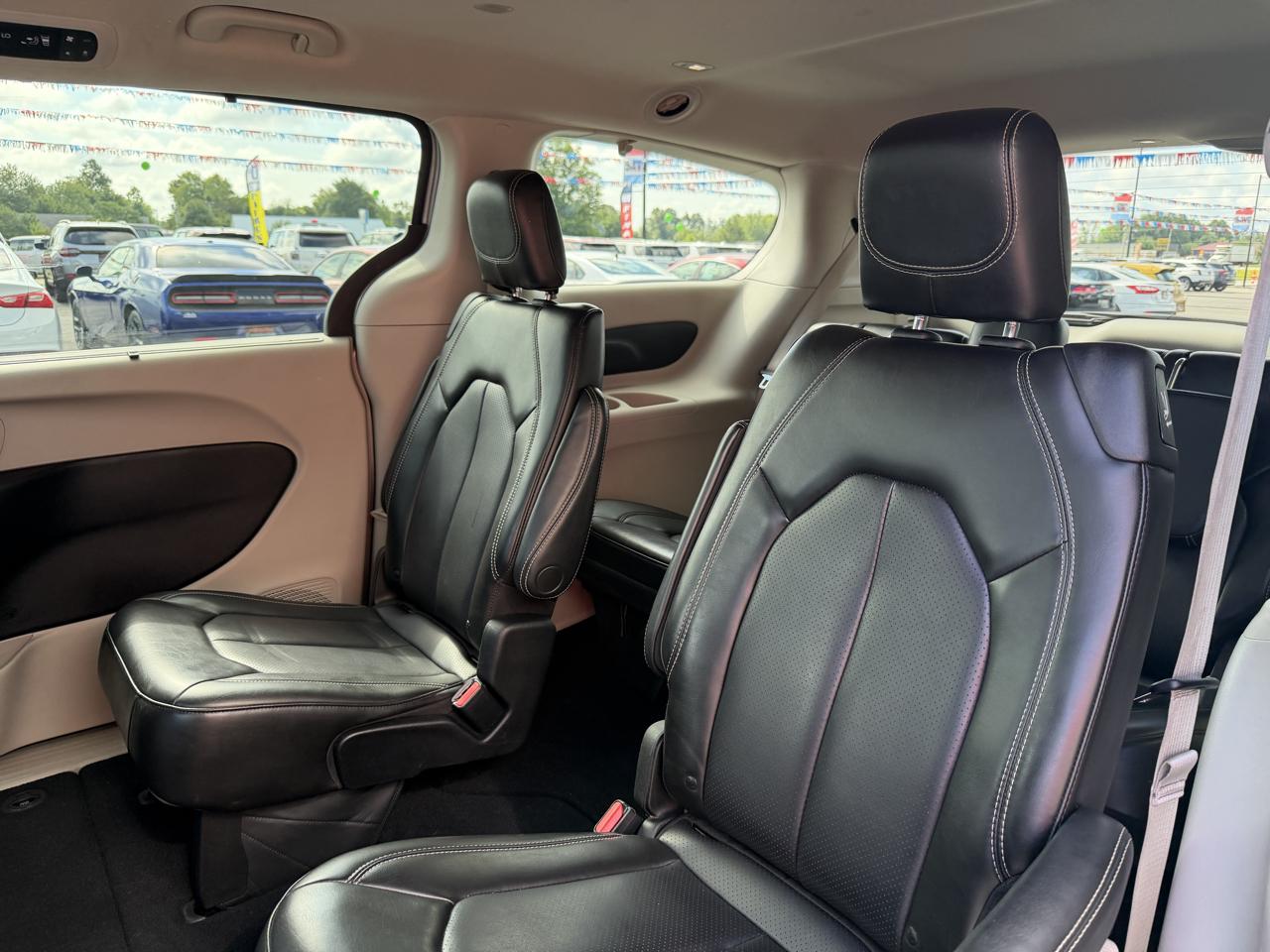 Chrysler Pacifica Touring L FWD 2023