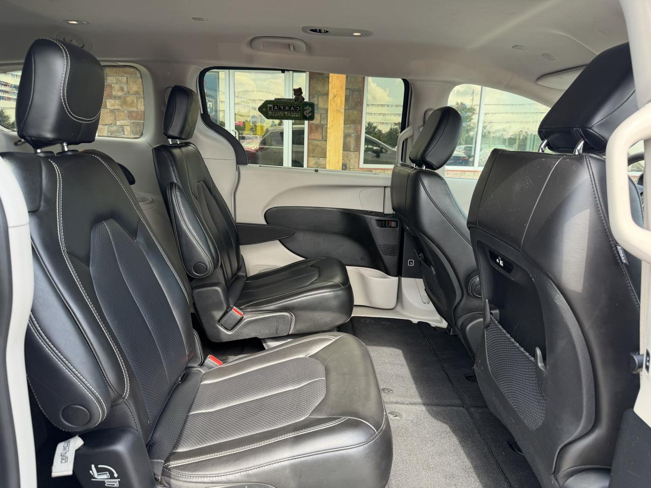 Chrysler Pacifica Touring L FWD 2023
