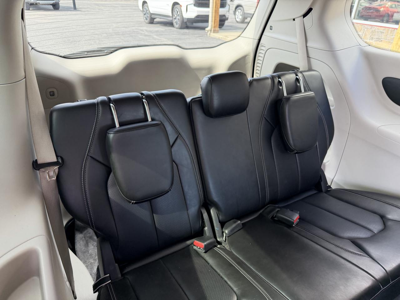 Chrysler Pacifica Touring L FWD 2023
