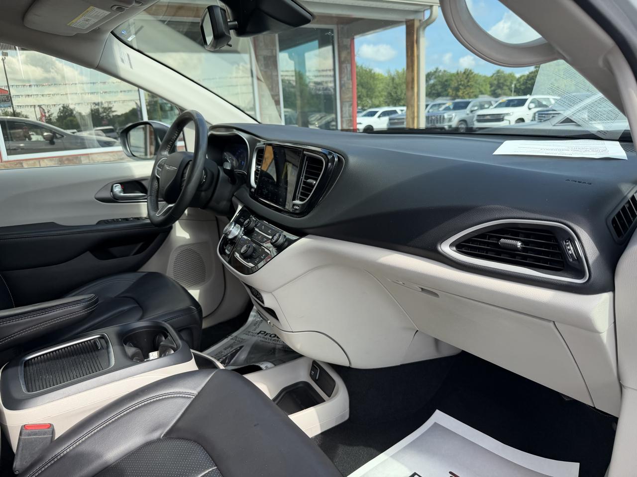 Chrysler Pacifica Touring L FWD 2023