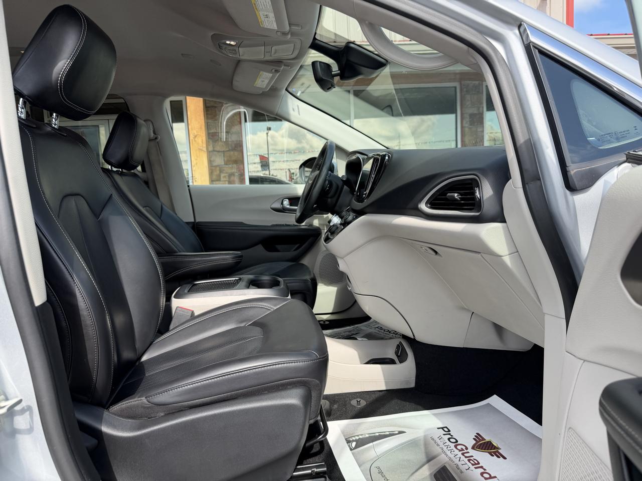 Chrysler Pacifica Touring L FWD 2023