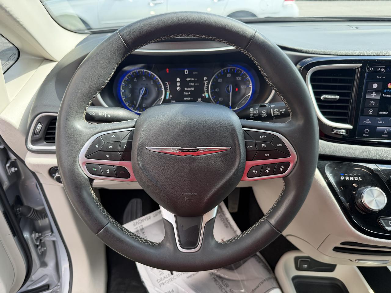 Chrysler Pacifica Touring L FWD 2023