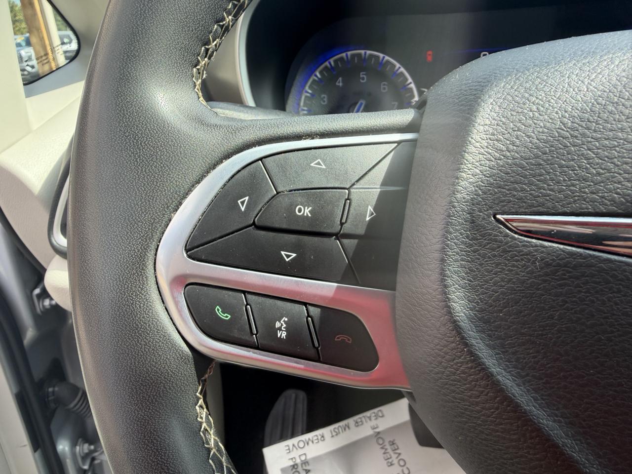 Chrysler Pacifica Touring L FWD 2023