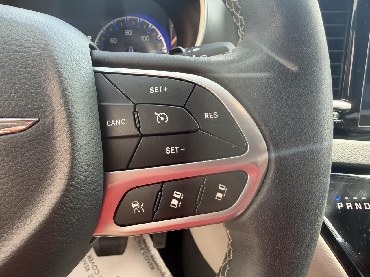 Chrysler Pacifica Touring L FWD 2023
