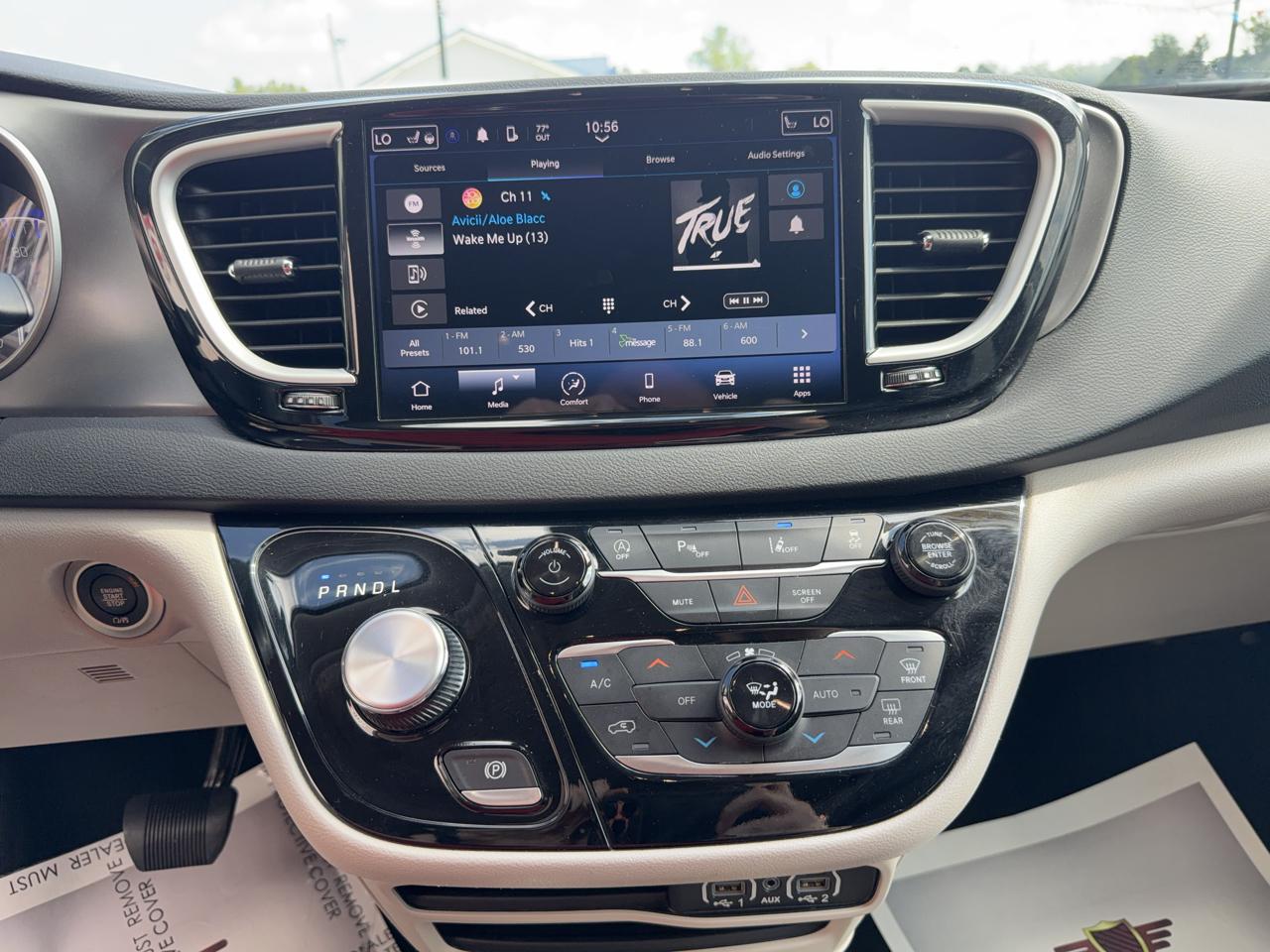 Chrysler Pacifica Touring L FWD 2023