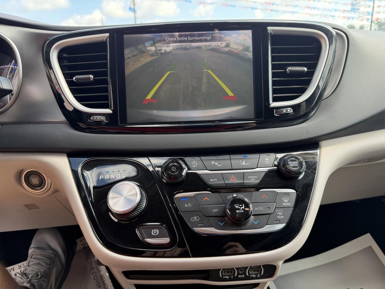 Chrysler Pacifica Touring L FWD 2023