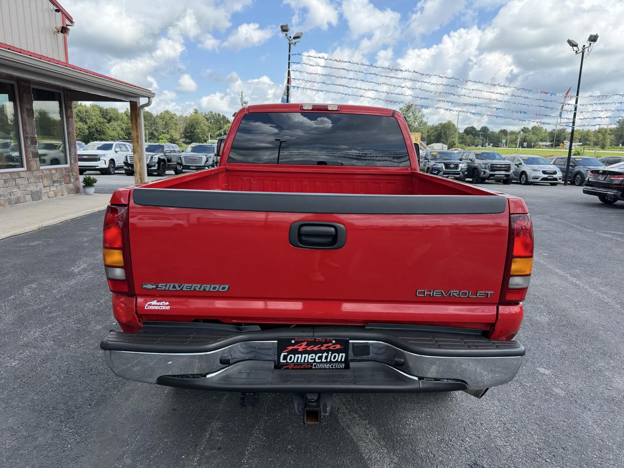 Chevrolet Silverado 2500HD Ext Cab 143.5" WB 4WD LS 2002