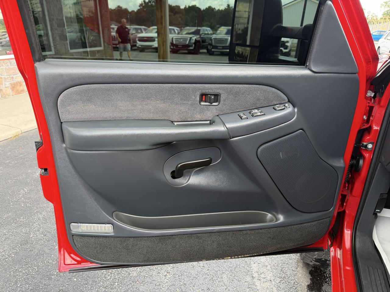Chevrolet Silverado 2500HD Ext Cab 143.5" WB 4WD LS 2002
