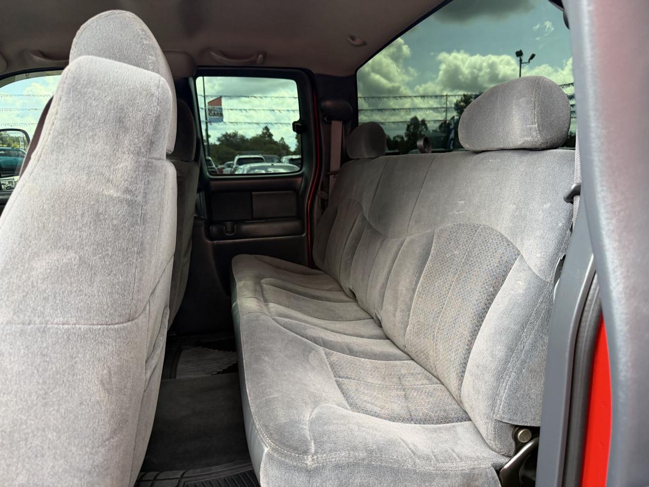 Chevrolet Silverado 2500HD Ext Cab 143.5" WB 4WD LS 2002