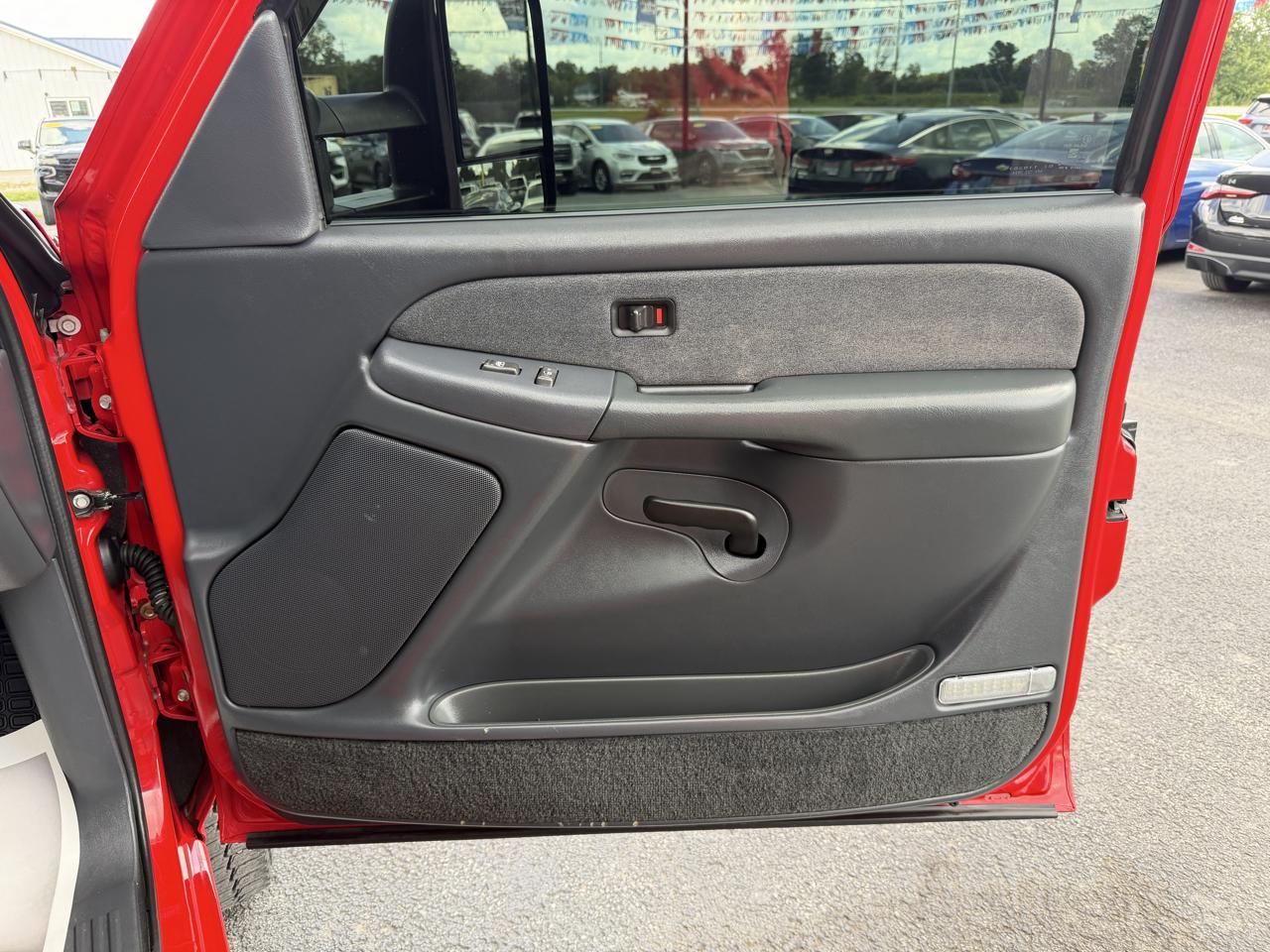 Chevrolet Silverado 2500HD Ext Cab 143.5" WB 4WD LS 2002