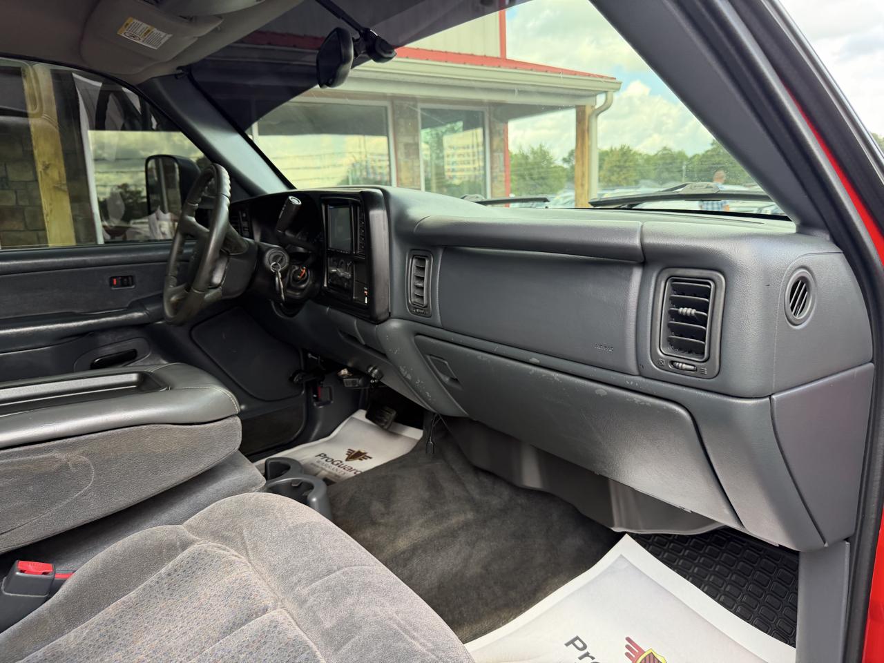 Chevrolet Silverado 2500HD Ext Cab 143.5" WB 4WD LS 2002