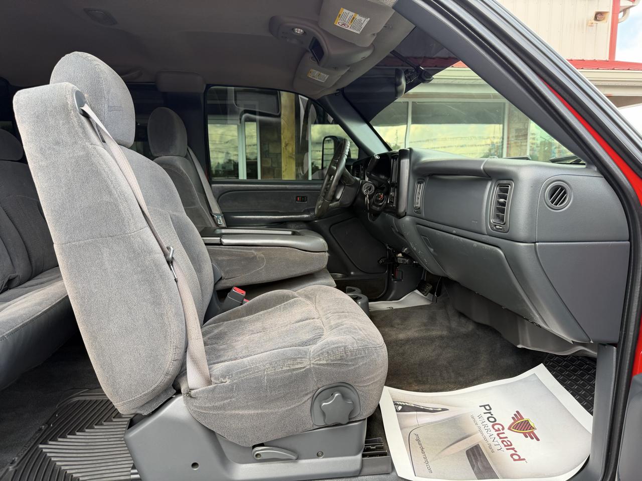 Chevrolet Silverado 2500HD Ext Cab 143.5" WB 4WD LS 2002