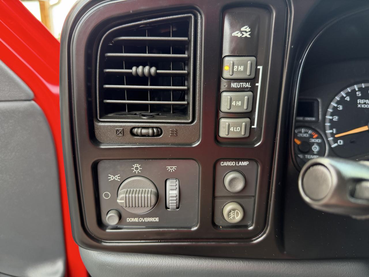 Chevrolet Silverado 2500HD Ext Cab 143.5" WB 4WD LS 2002