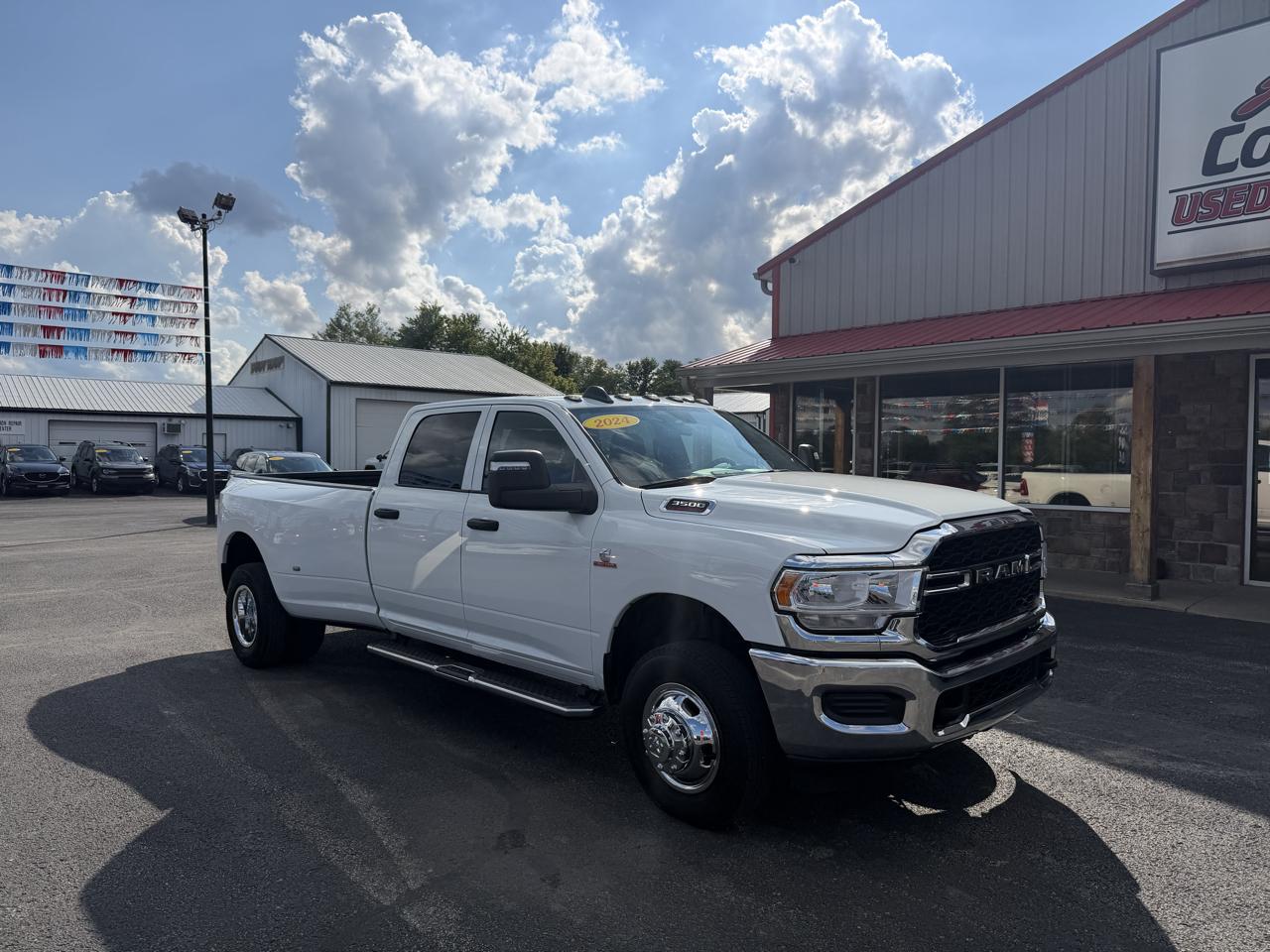 RAM 3500 Tradesman 4x4 Crew Cab 8' Box 2024