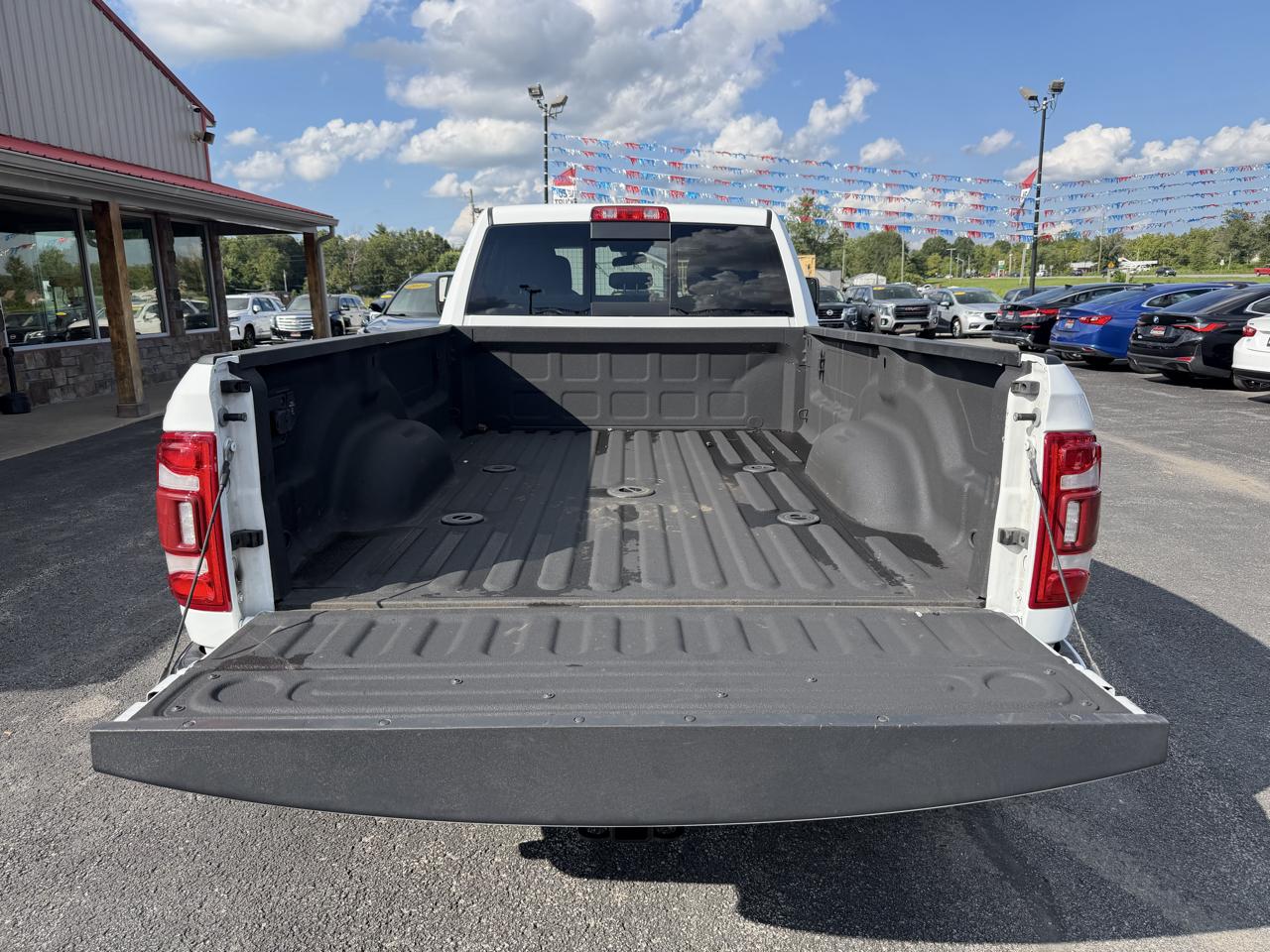 RAM 3500 Tradesman 4x4 Crew Cab 8' Box 2024