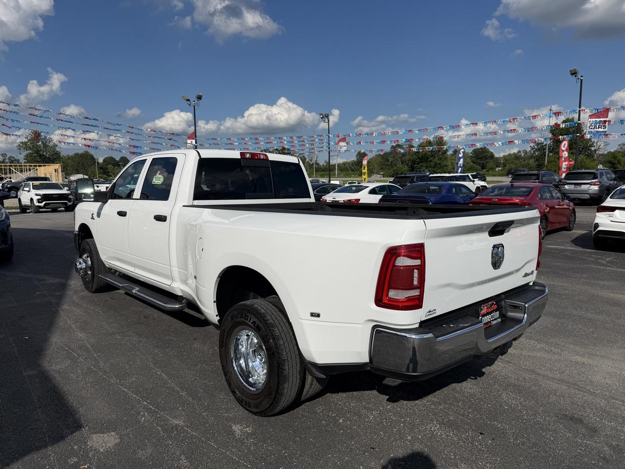 RAM 3500 Tradesman 4x4 Crew Cab 8' Box 2024