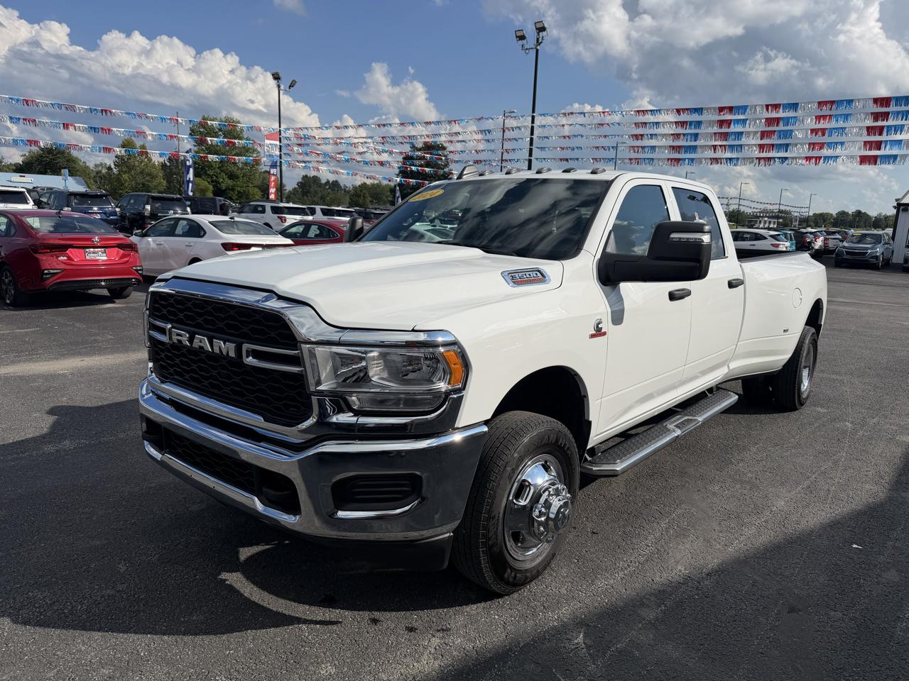 RAM 3500 Tradesman 4x4 Crew Cab 8' Box 2024