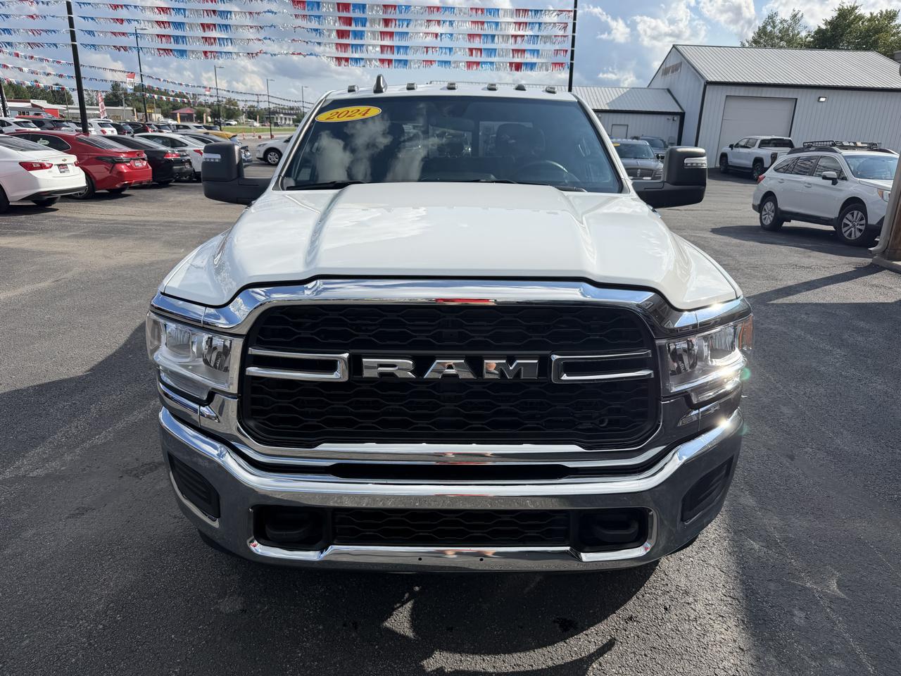 RAM 3500 Tradesman 4x4 Crew Cab 8' Box 2024