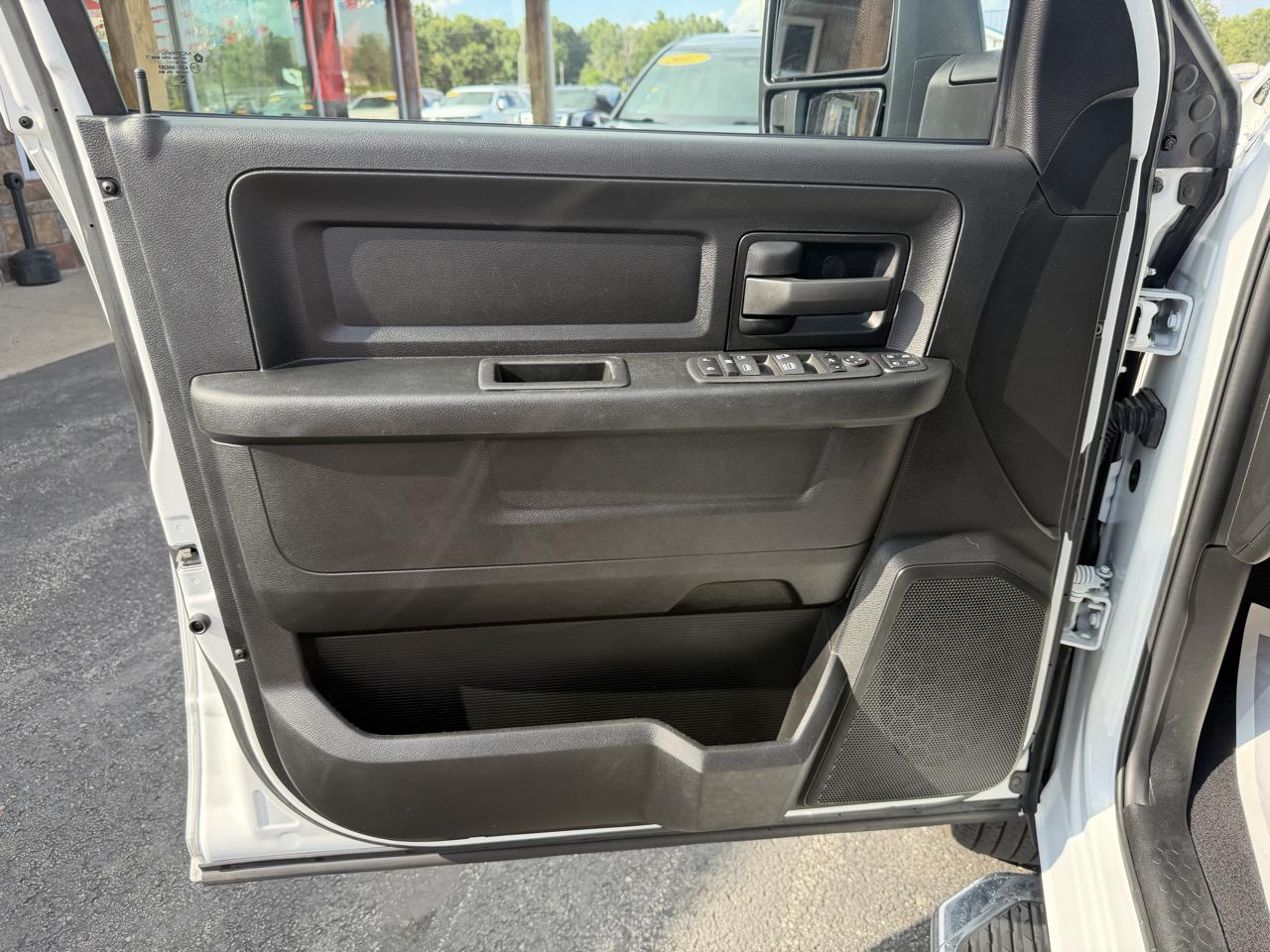 RAM 3500 Tradesman 4x4 Crew Cab 8' Box 2024