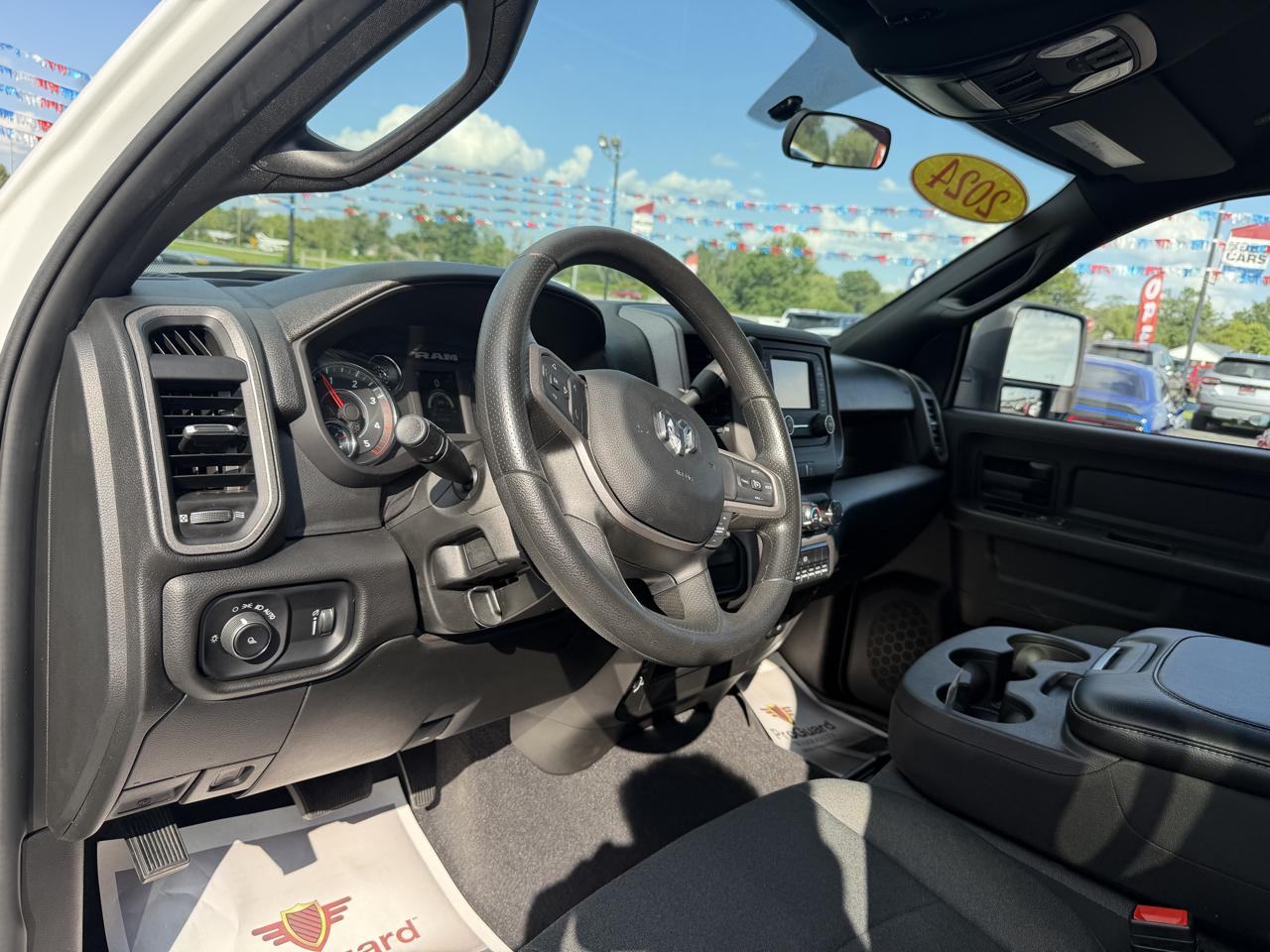 RAM 3500 Tradesman 4x4 Crew Cab 8' Box 2024